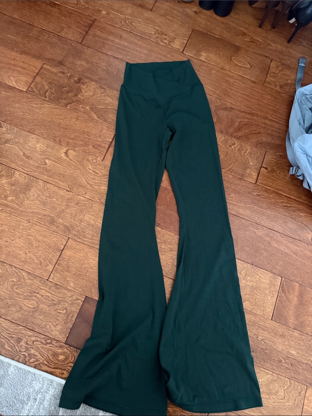 High-Waist Flared Leggings in Dark Green